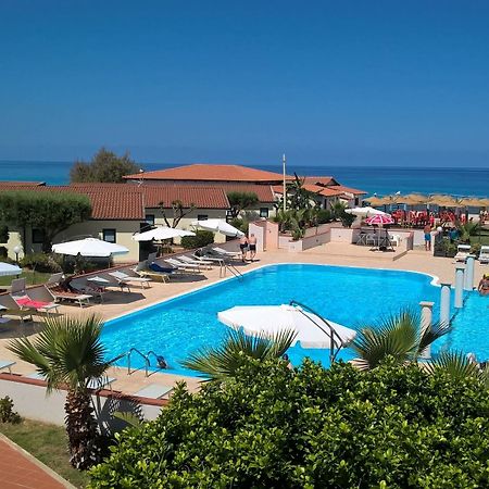 Villaggio Borgo Marino 赞布隆内 外观 照片