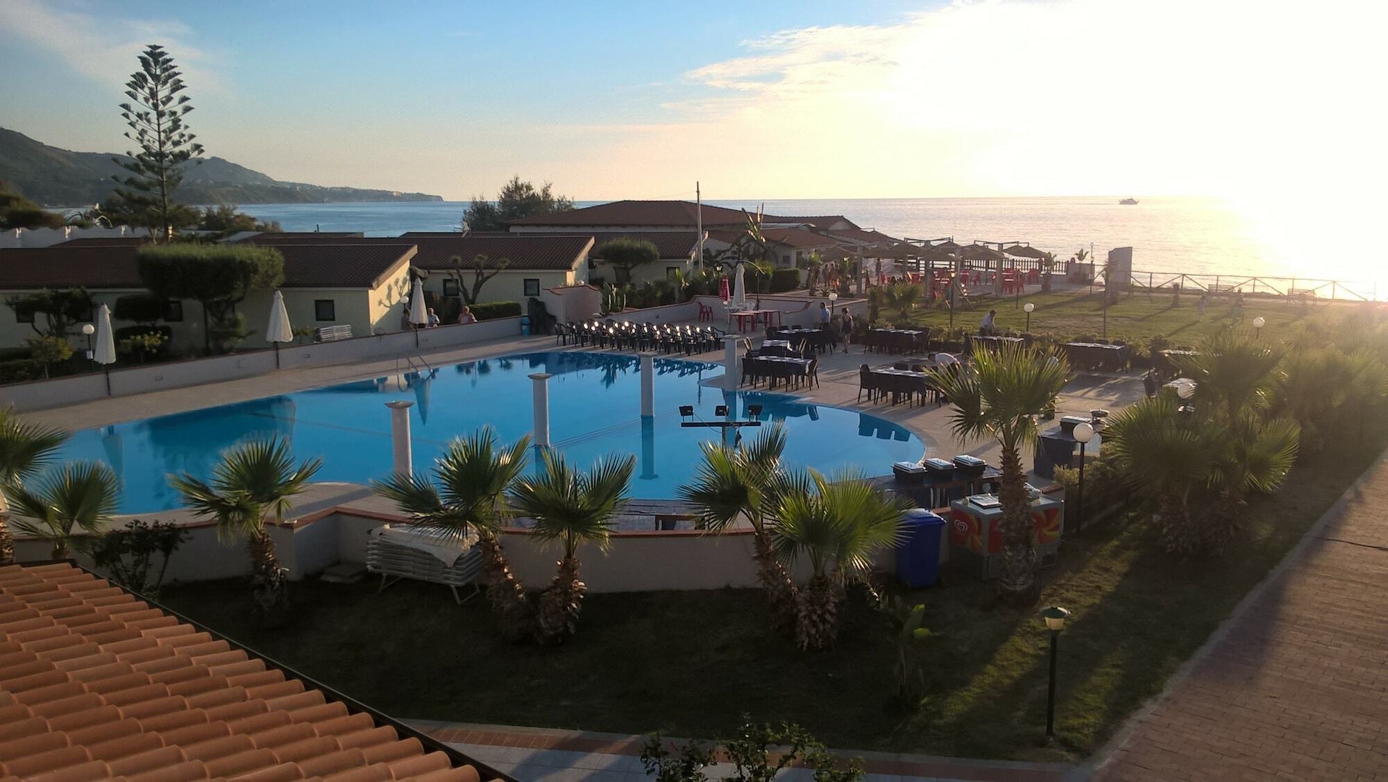 Villaggio Borgo Marino 赞布隆内 外观 照片